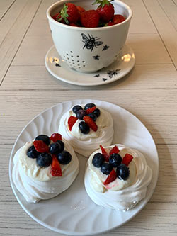 Berry Cheesecake Pavlova